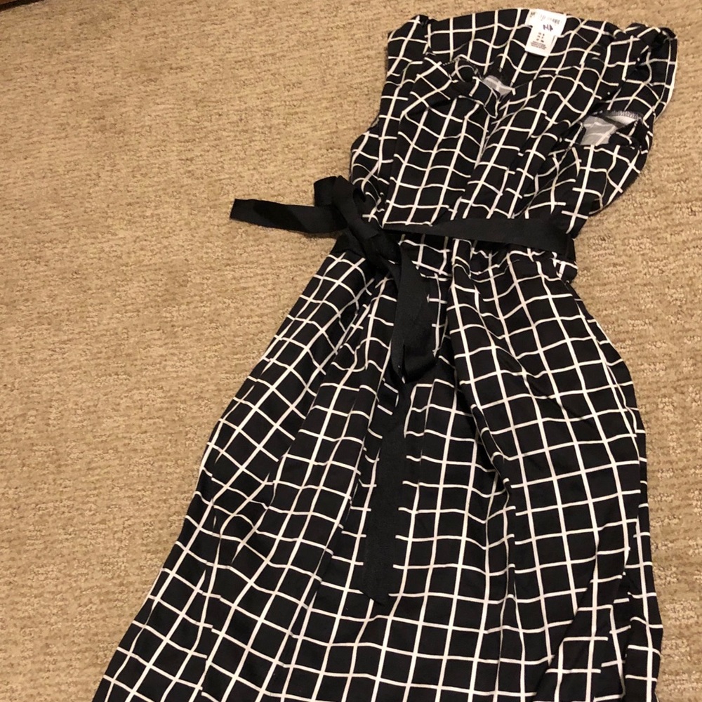 Motherhood black and white maternity dress size M